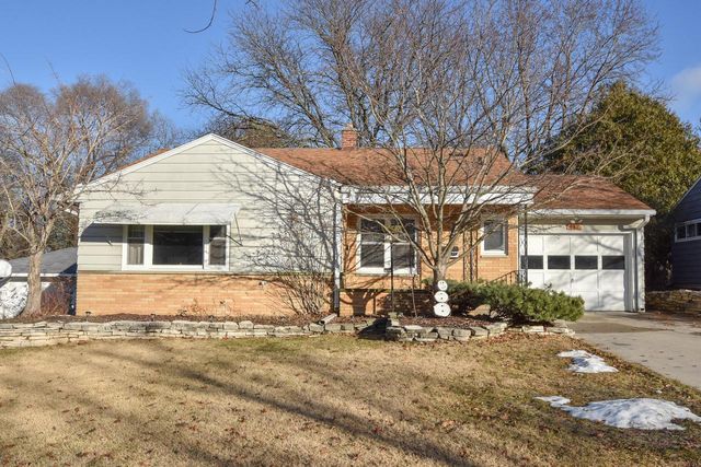 917 Lincoln DRIVE E, West Bend, WI 53095