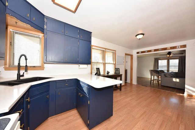 917 Lincoln DRIVE E, West Bend, WI 53095