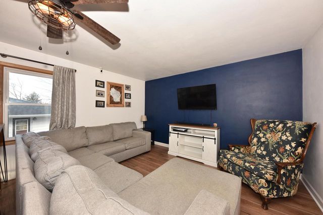 917 Lincoln DRIVE E, West Bend, WI 53095