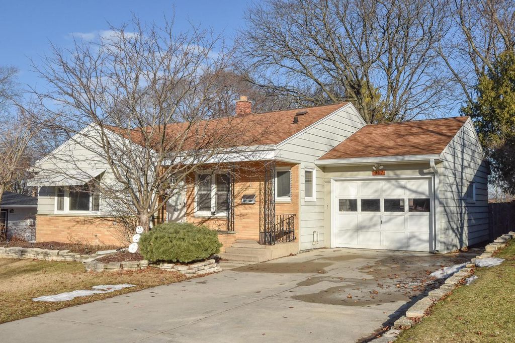 917 Lincoln DRIVE E, West Bend, WI 53095