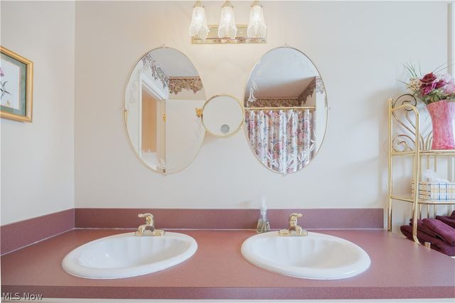 3237 Valley Forge Drive, Brunswick, OH 44212