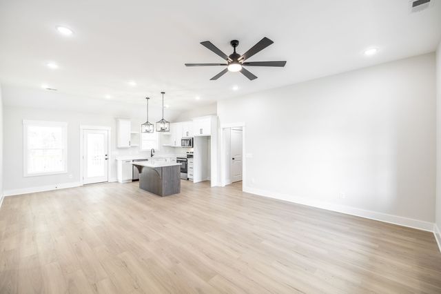 4093 Hereford Dr, Greenbrier, TN 37073