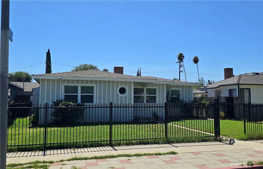 18704 Saticoy Street, Reseda, CA 91335
