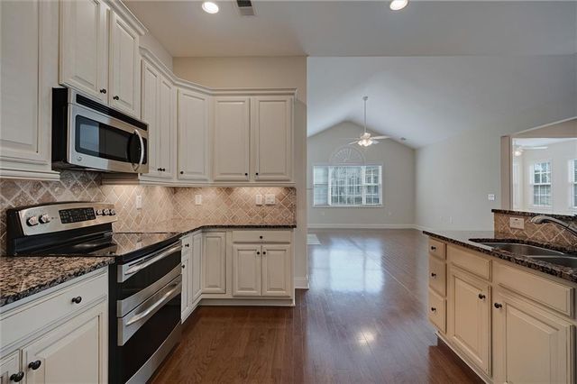 220 Orchards Circle, Woodstock, GA 30188