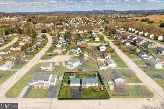 3551 RUFFED GROUSE DR, Dover, PA 17315