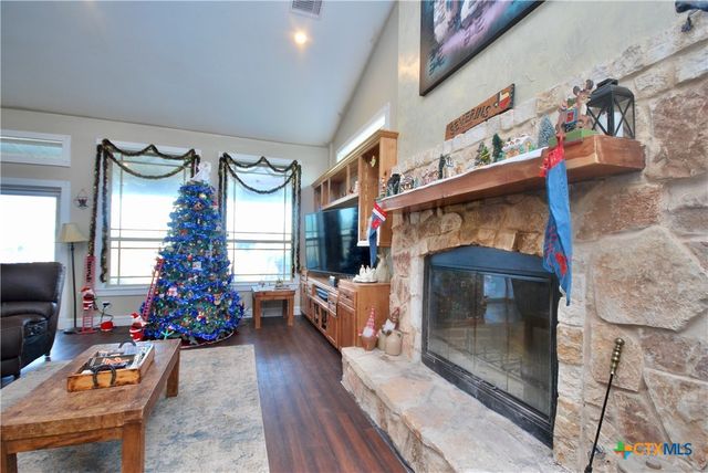 326 County Road 451, Waelder, TX 78959