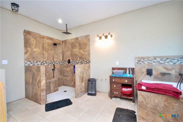 326 County Road 451, Waelder, TX 78959