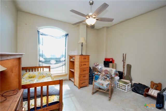 326 County Road 451, Waelder, TX 78959