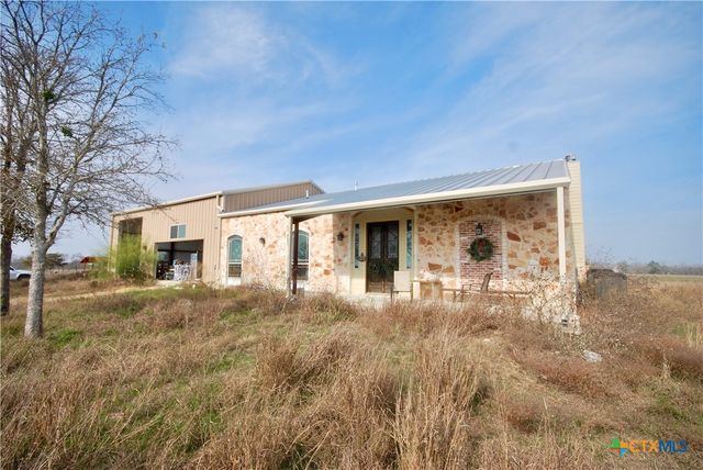326 County Road 451, Waelder, TX 78959