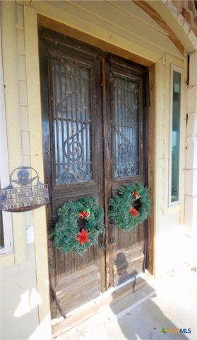 326 County Road 451, Waelder, TX 78959