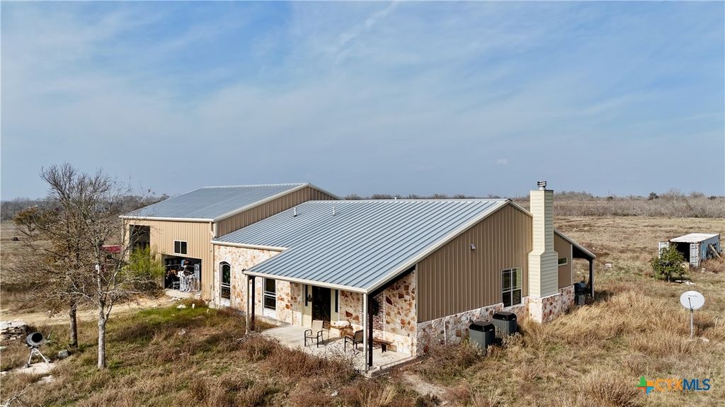 326 County Road 451, Waelder, TX 78959