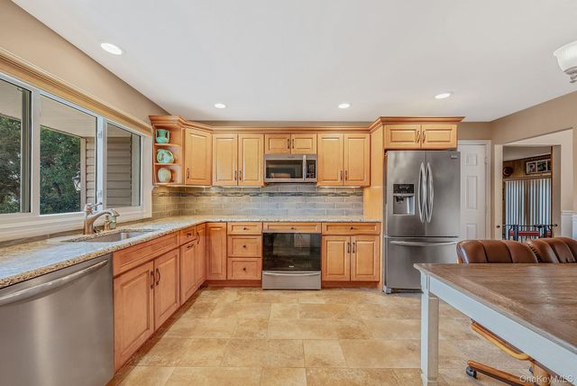 365 Clay Pitts Road, East Northport, NY 11731