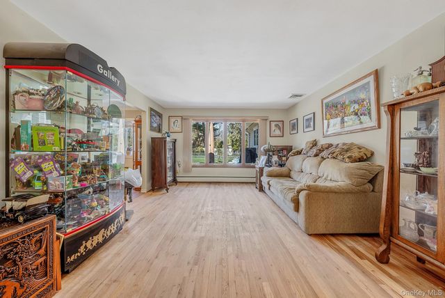 365 Clay Pitts Road, East Northport, NY 11731