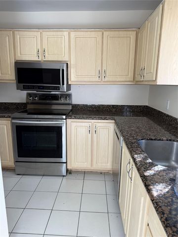 3007 NW 68th Street 9C, Fort Lauderdale, FL 33309