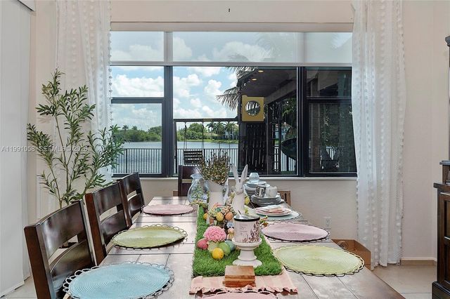 11332 SW 12th St, Pembroke Pines, FL 33025