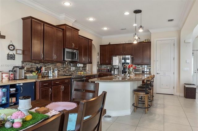 11332 SW 12th St, Pembroke Pines, FL 33025