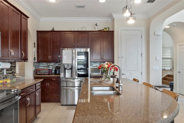 11332 SW 12th St, Pembroke Pines, FL 33025