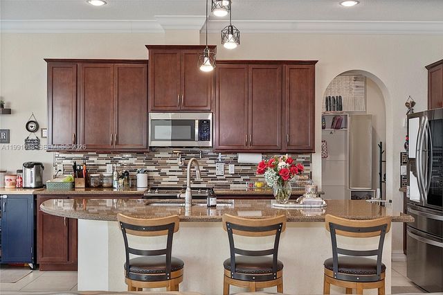 11332 SW 12th St, Pembroke Pines, FL 33025