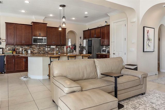 11332 SW 12th St, Pembroke Pines, FL 33025