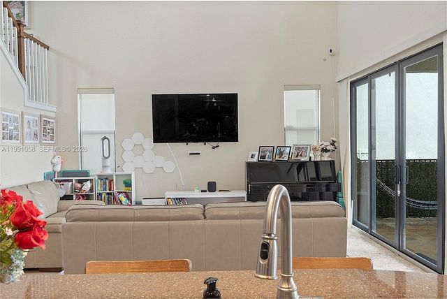 11332 SW 12th St, Pembroke Pines, FL 33025