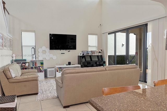 11332 SW 12th St, Pembroke Pines, FL 33025