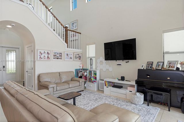 11332 SW 12th St, Pembroke Pines, FL 33025