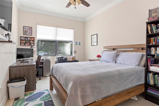 11332 SW 12th St, Pembroke Pines, FL 33025