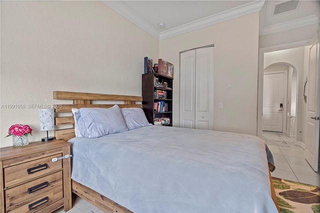 11332 SW 12th St, Pembroke Pines, FL 33025