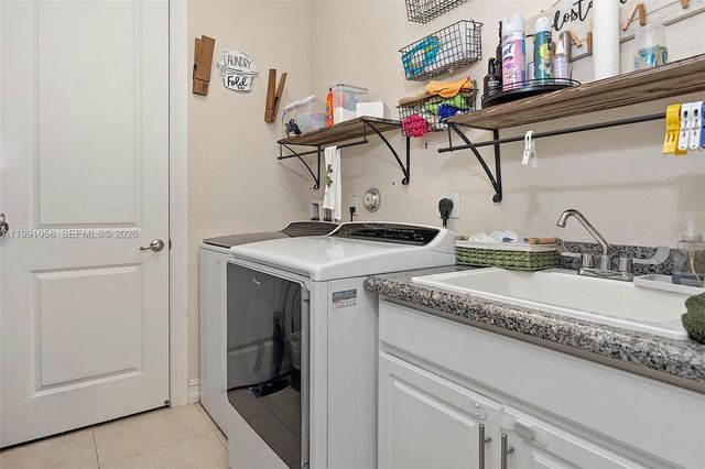 11332 SW 12th St, Pembroke Pines, FL 33025