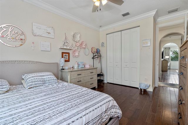 11332 SW 12th St, Pembroke Pines, FL 33025