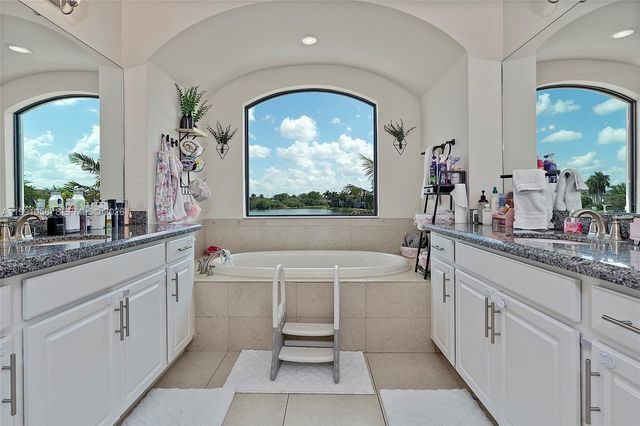 11332 SW 12th St, Pembroke Pines, FL 33025