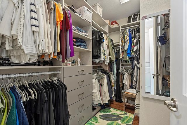 11332 SW 12th St, Pembroke Pines, FL 33025