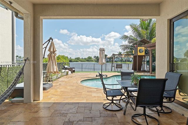 11332 SW 12th St, Pembroke Pines, FL 33025