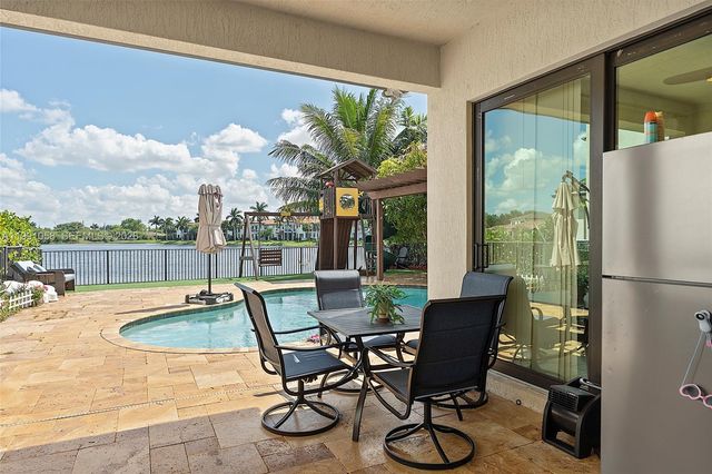 11332 SW 12th St, Pembroke Pines, FL 33025