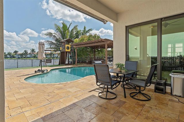 11332 SW 12th St, Pembroke Pines, FL 33025