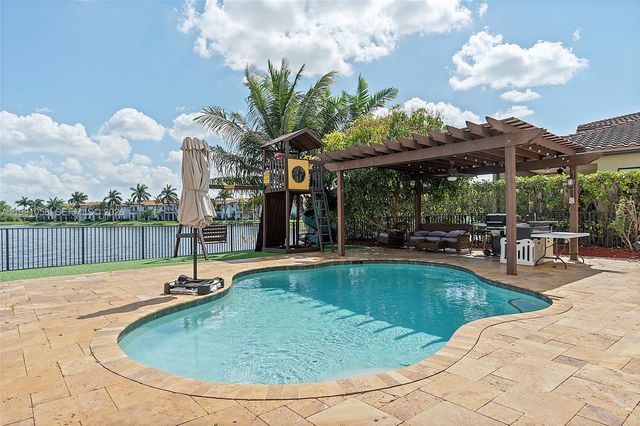 11332 SW 12th St, Pembroke Pines, FL 33025