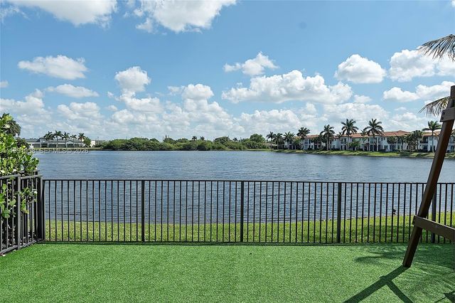 11332 SW 12th St, Pembroke Pines, FL 33025