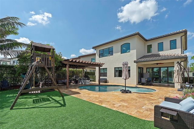 11332 SW 12th St, Pembroke Pines, FL 33025