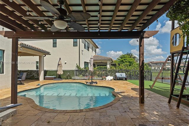 11332 SW 12th St, Pembroke Pines, FL 33025