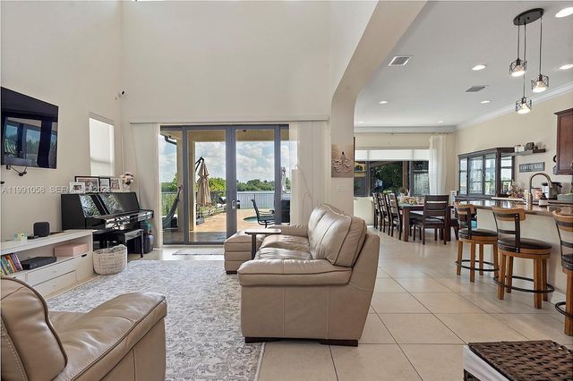 11332 SW 12th St, Pembroke Pines, FL 33025