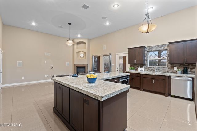 1332 CALLE LAGO Drive, El Paso, TX 79912