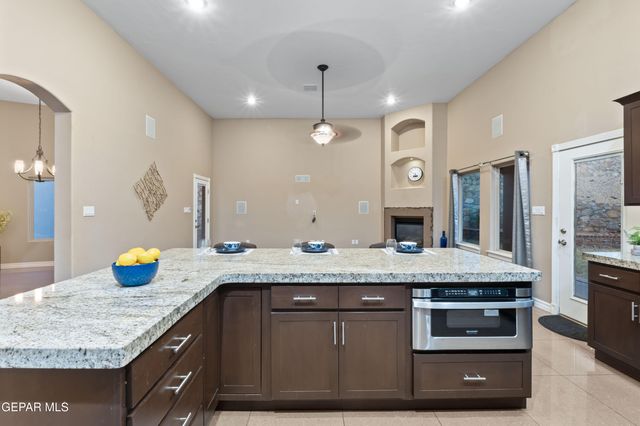 1332 CALLE LAGO Drive, El Paso, TX 79912