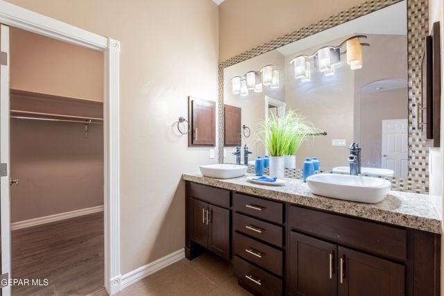 1332 CALLE LAGO Drive, El Paso, TX 79912