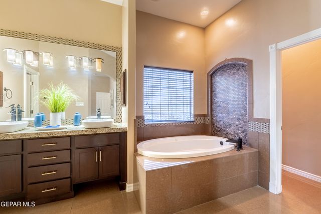 1332 CALLE LAGO Drive, El Paso, TX 79912