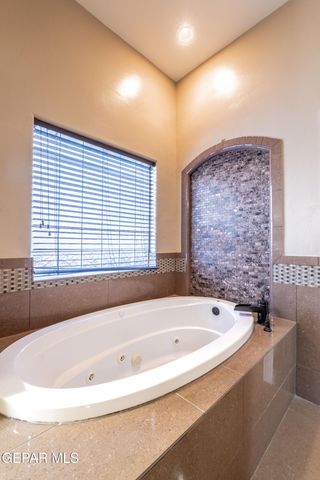 1332 CALLE LAGO Drive, El Paso, TX 79912