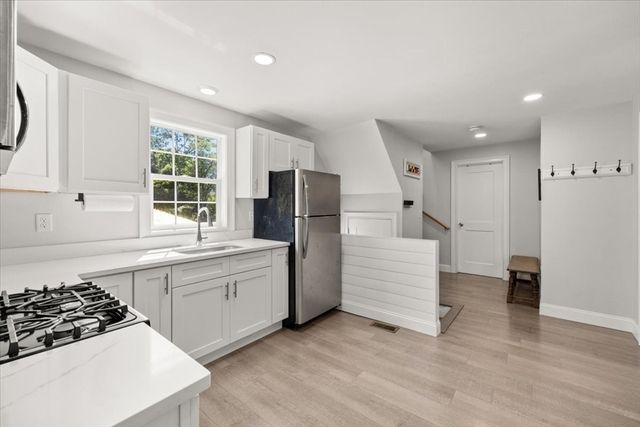 64 Fall River Ave, Seekonk, MA 02771