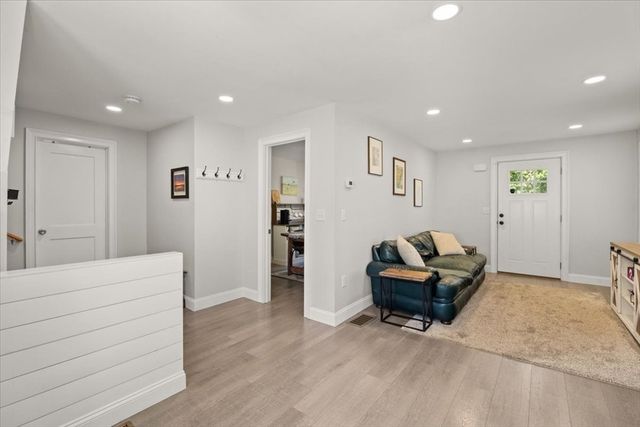 64 Fall River Ave, Seekonk, MA 02771