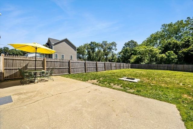 64 Fall River Ave, Seekonk, MA 02771
