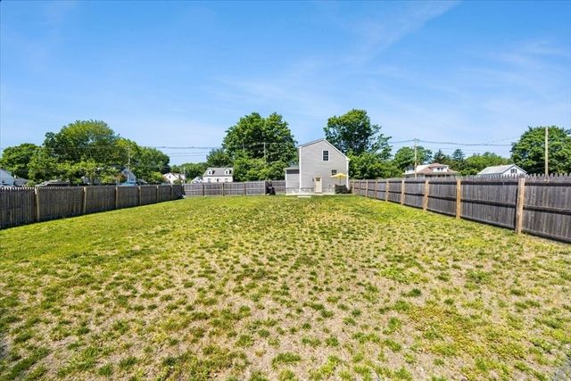 64 Fall River Ave, Seekonk, MA 02771