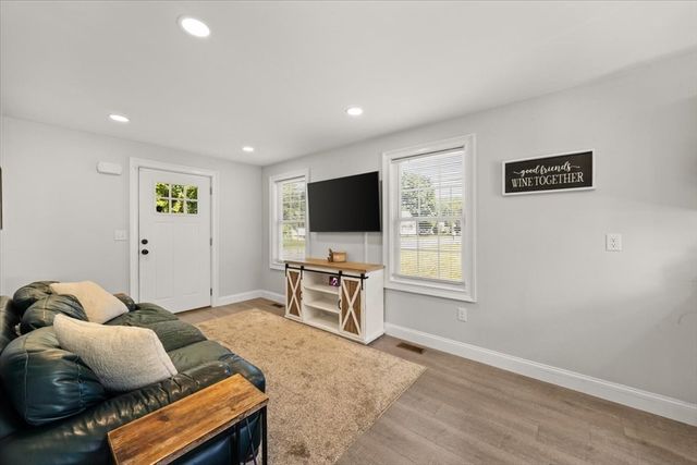64 Fall River Ave, Seekonk, MA 02771
